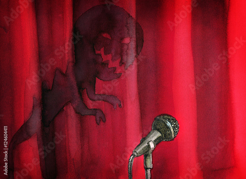 Foto microphone against stage red curtain with frightfull shadow