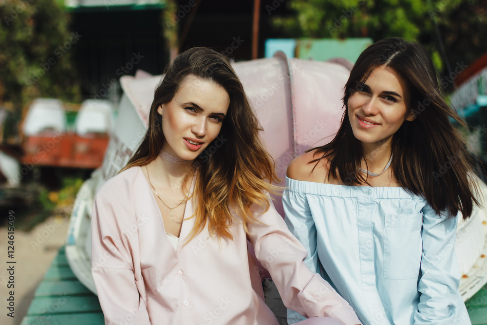 two sisters two sisters