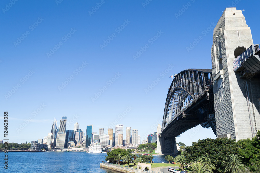 Naklejka premium Downtown and the bridge