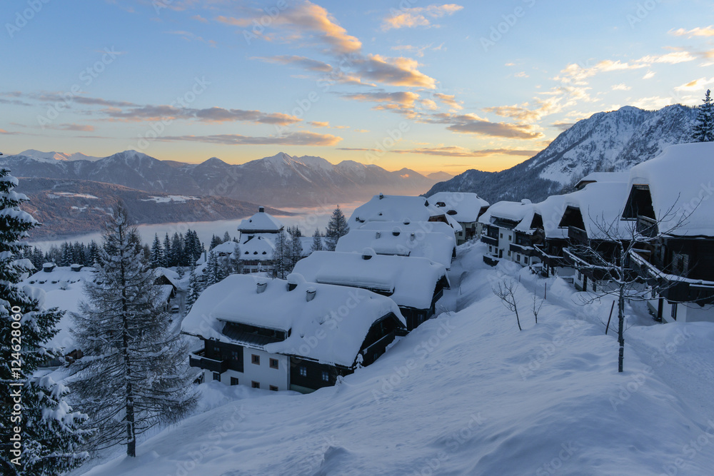 Gailtal im Winter am Morgen, Sonnleitn, Kärnten, Österreich