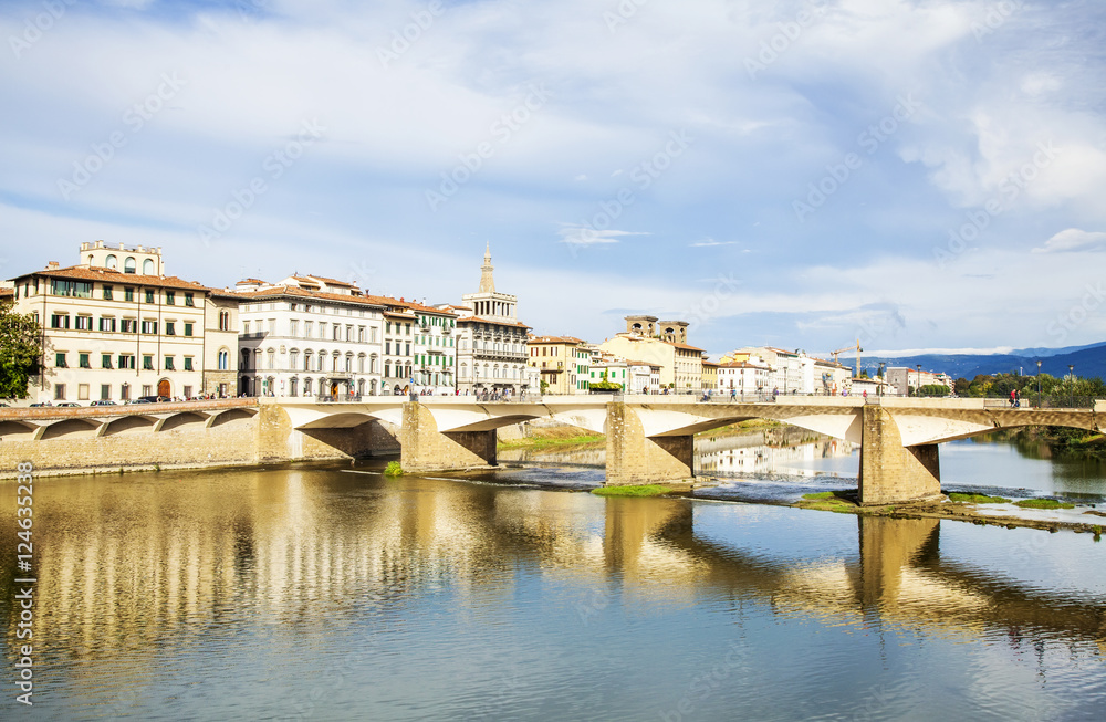 Arno river bridge in Florence, Toscana
