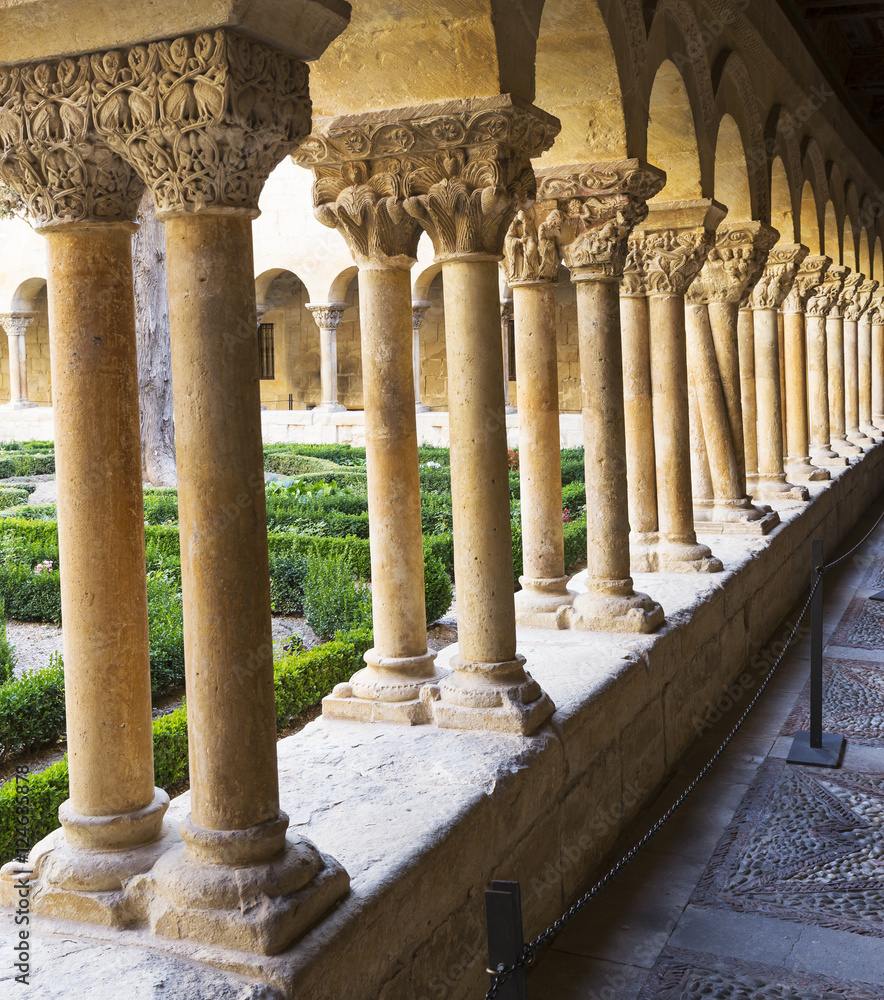 Fototapeta premium St. Domingo of Silos cloister