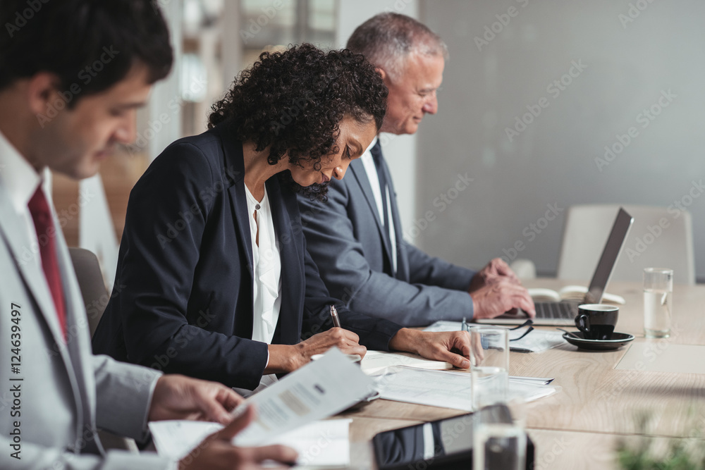 Fototapeta premium Everyone is focused in this boardroom