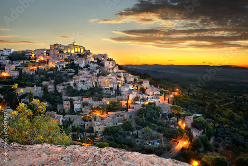 village de Gordes en provence © thieury