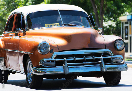 Amerikanisches Classic Auto auf Straße in Havanna Kuba