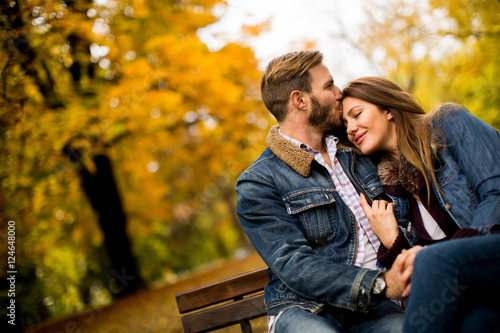 Young couple in the autumn ...