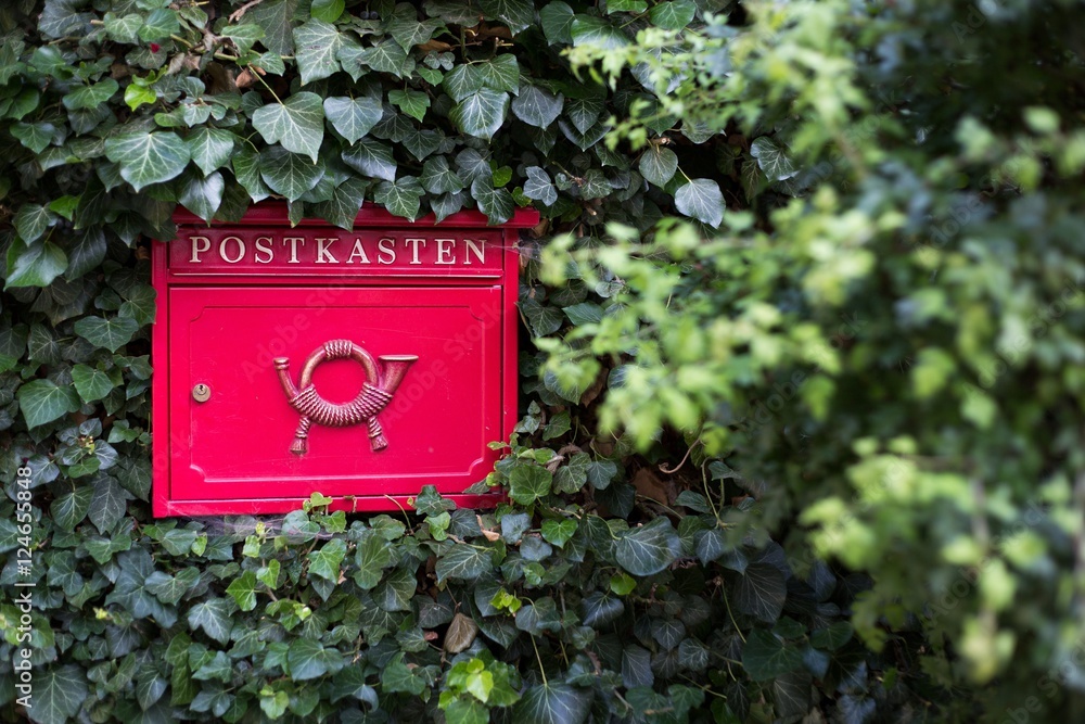 the red mailbox the red mailbox