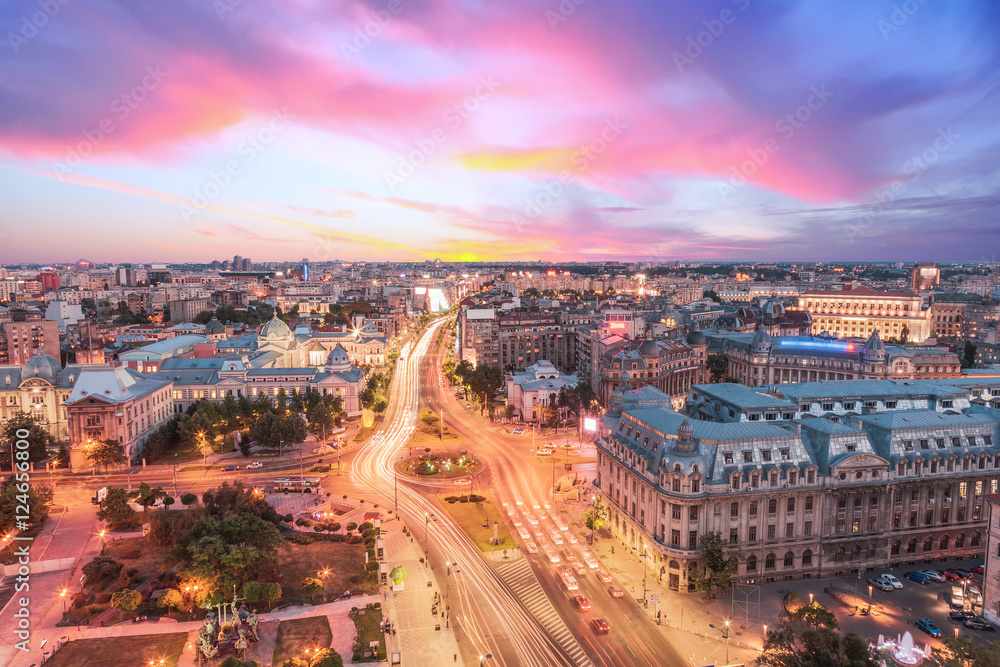 Obraz premium Aerial view of capital city Bucharest, Romania. University Square at sunset with traffic lights.
