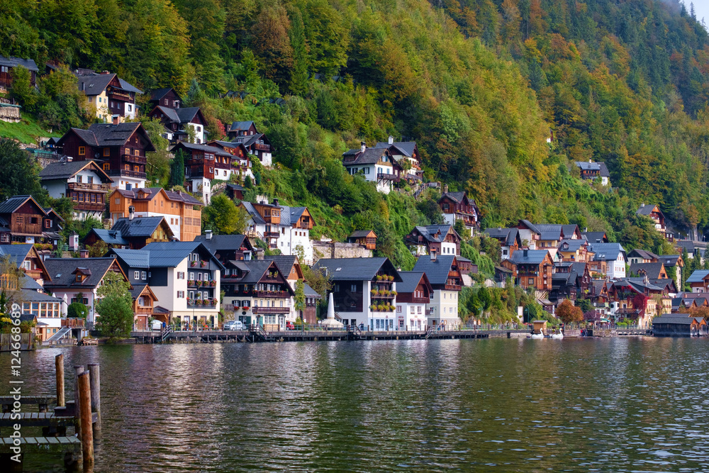 Fototapeta premium Hallstatt with Hallstatter See in the Austrian Alps