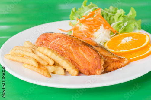 grilled fish steaks salad