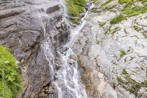 Wasserfall auf Schieferstein