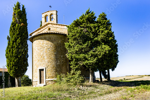 Cappella di Vitaleta in Tuscany photo