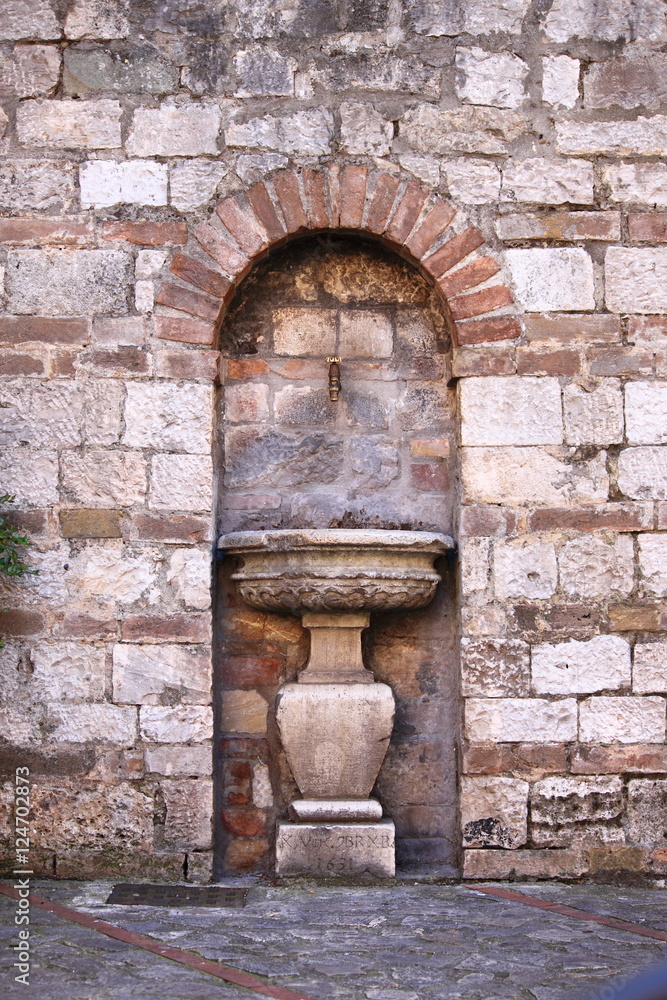 Obraz premium Ancient drinking fountain
