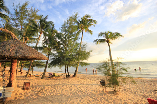 Tableau sur toile Traumhafter Stand mit Palmen auf Phu Quoc in Vietnam