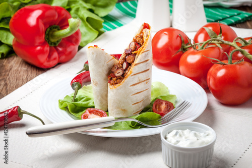 Burritos filled wiht minced meat, bean and vegetables.