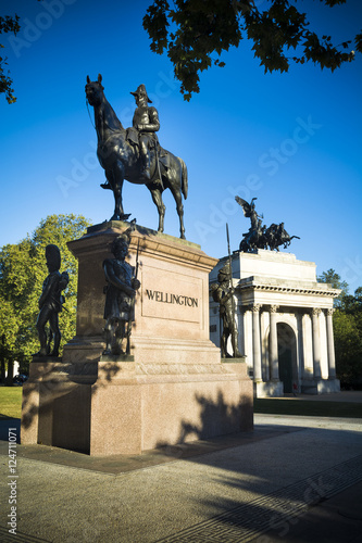 Duke of Wellington statue and arch in London