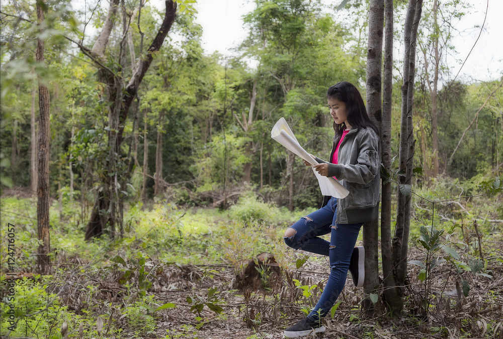 Girl frienship traveling in the woods, Map in hand, and get dire Girl frienship traveling in the woods, Map in hand, and get dire