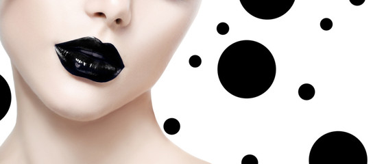 Canvas schilderij Fashion lippen Modegezicht met zwarte oogmake-up  © Subbotina Anna