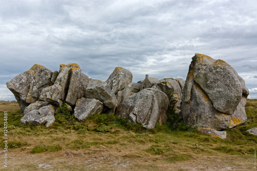 Rochers de Meneham, à Kerlouan et ancien corps de garde Rochers de Meneham, à Kerlouan et ancien corps de garde
