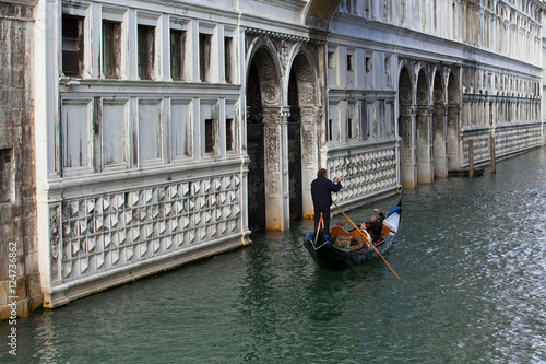 Gondolier w Wenecji