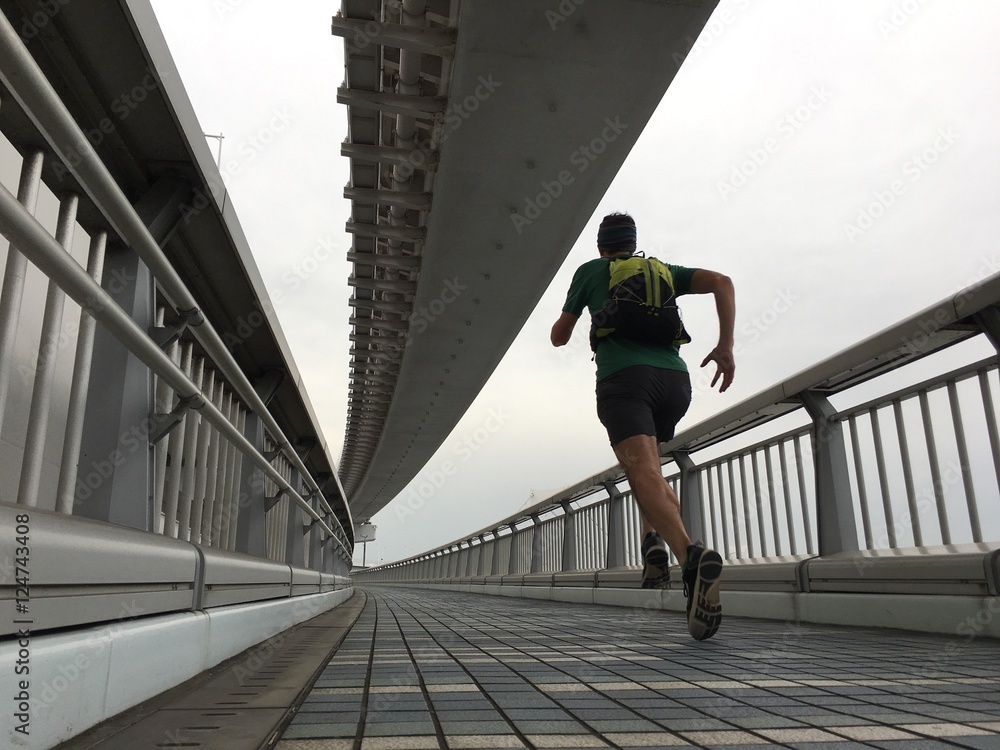 Runner on path over bridge - obrazy, fototapety, plakaty 