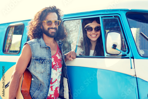 Tableau sur toile smiling young hippie friends over minivan car