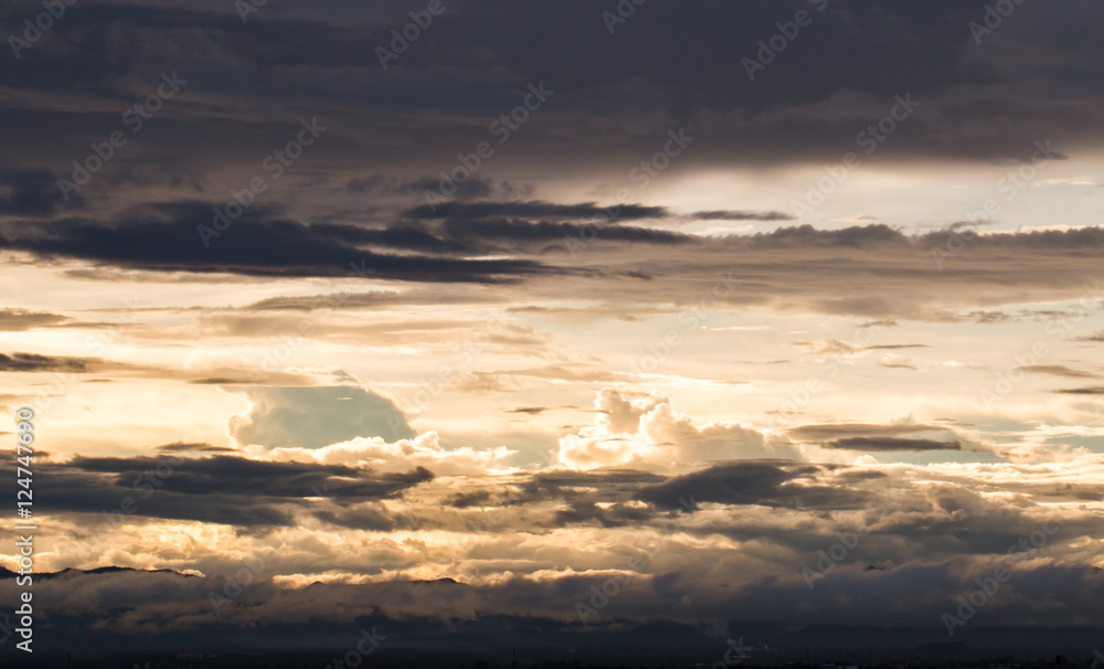Obraz premium colorful dramatic sky with cloud at sunset