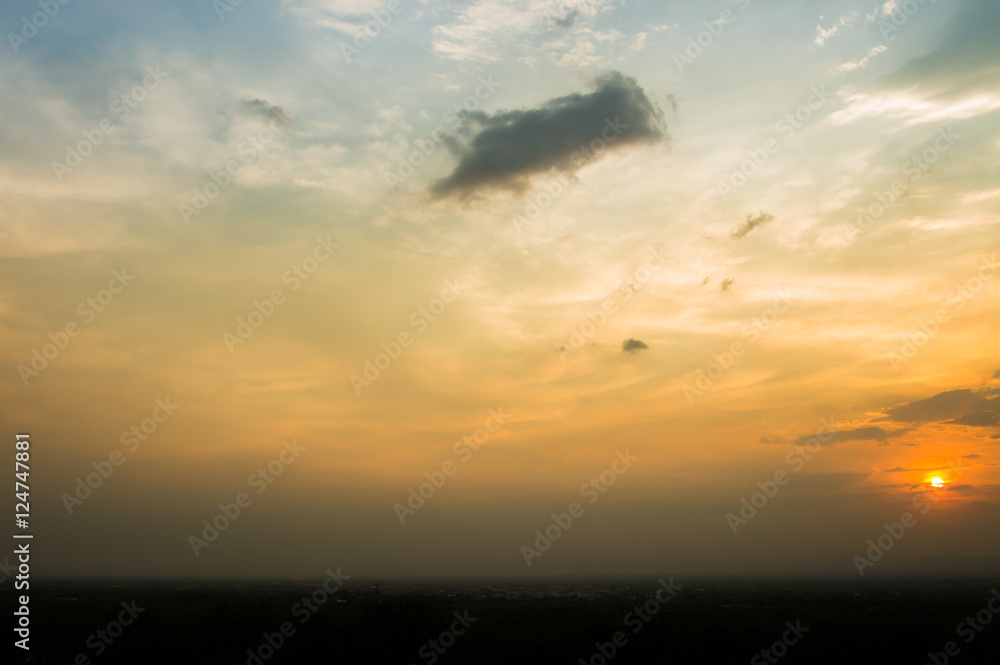 Obraz premium colorful dramatic sky with cloud at sunset