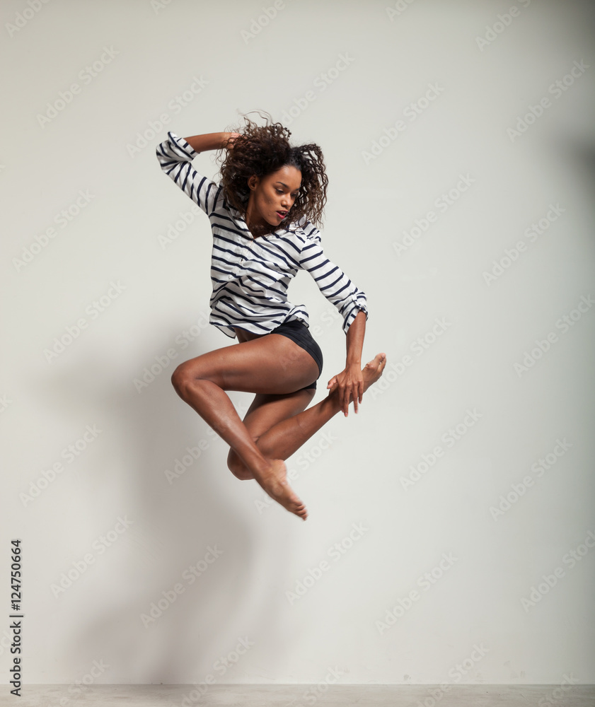 Obraz premium young beautiful dancer jump in a studio