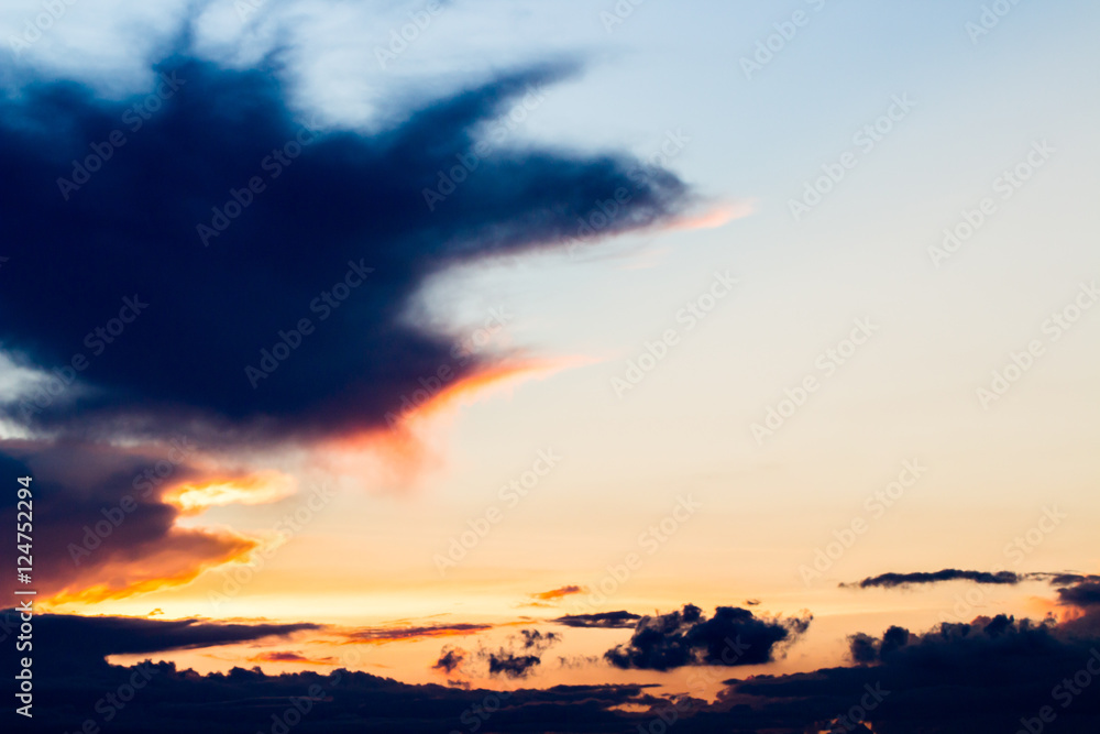 Naklejka premium colorful dramatic sky with cloud at sunset
