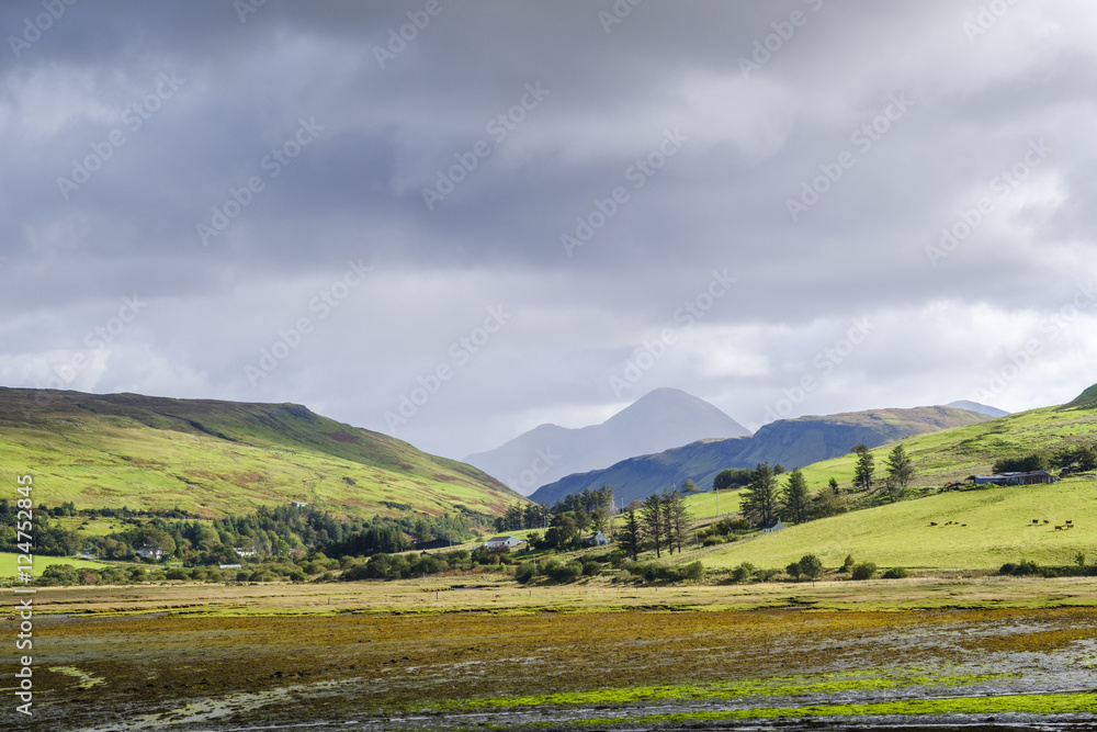 Fototapeta premium Isle of Skye landscape layers of color