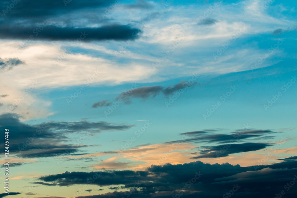 Obraz premium colorful dramatic sky with cloud at sunset