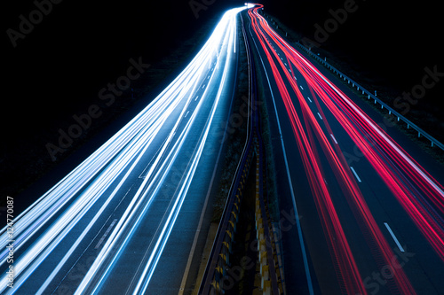 Autoverkehr bei Nacht - Autolichter, Lichteffekte © Thomas von Stetten