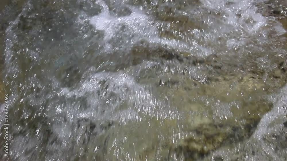 Río aguas limpias en Sallent de Gállego, Valle de Tena (Huesca) Río aguas limpias en Sallent de Gállego, Valle de Tena (Huesca)