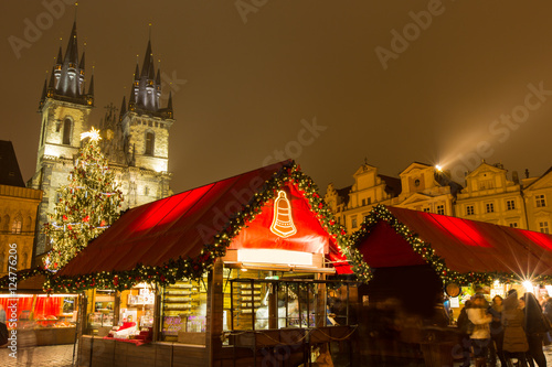 Photography Old town square in Prague at Christmass time.