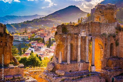Photographie The Ruins of Taormina Theater at Sunset