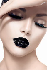 Canvas schilderij Fashion lippen Modemodel met dramatische zwarte make-up  © Subbotina Anna
