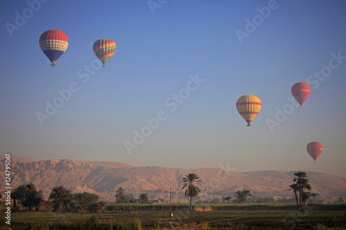 hot air balloons n mtns © danheller