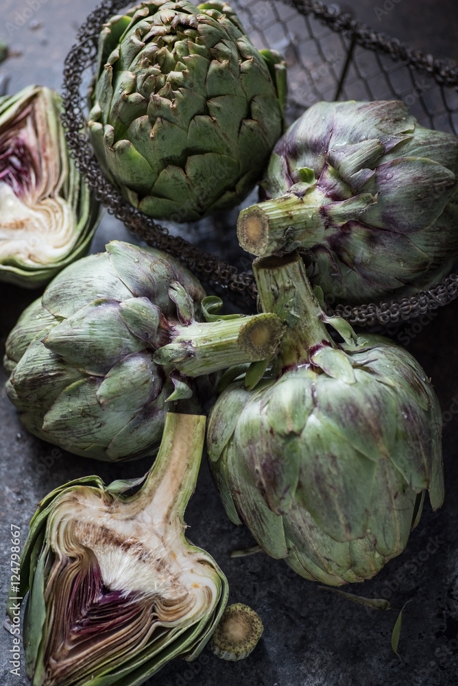 Obraz premium Świeże karczochy