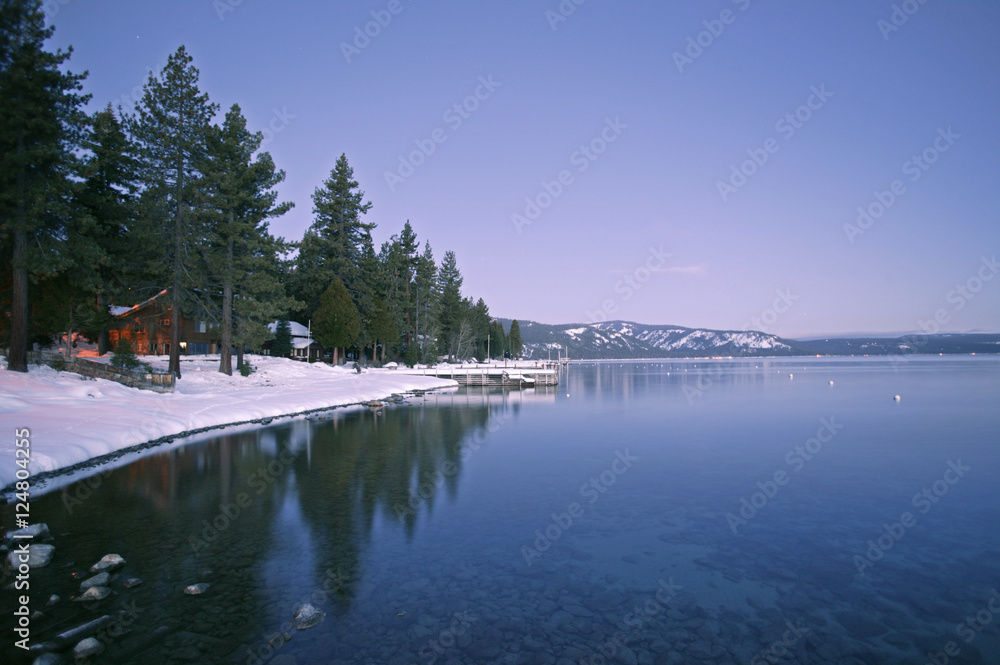 Obraz premium lake snow house