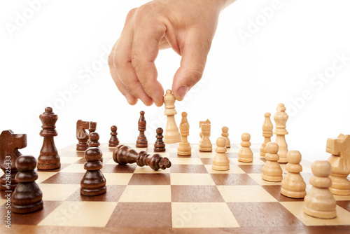 Schachspiel mit Hand