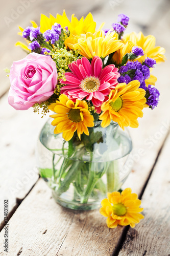 Fototapeta Naklejka Na Ścianę i Meble -  Bright bouquet