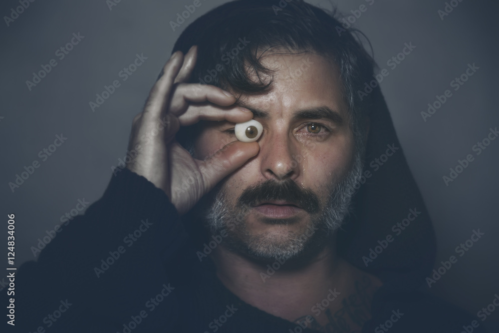 Fototapeta premium Retrato de un hombre llorando