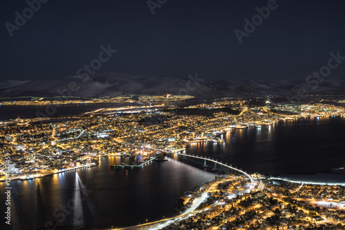 Tromsö, Norwegen im Winter bei Nacht