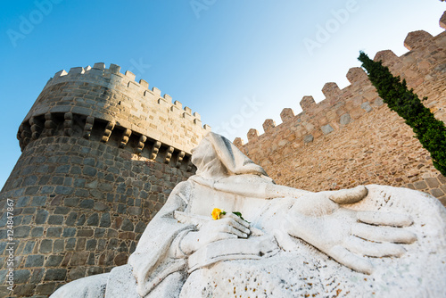 Cuadro en lienzo Santa Teresa sculpture at Avila city main square (Saint Theresa of Avila sculptu
