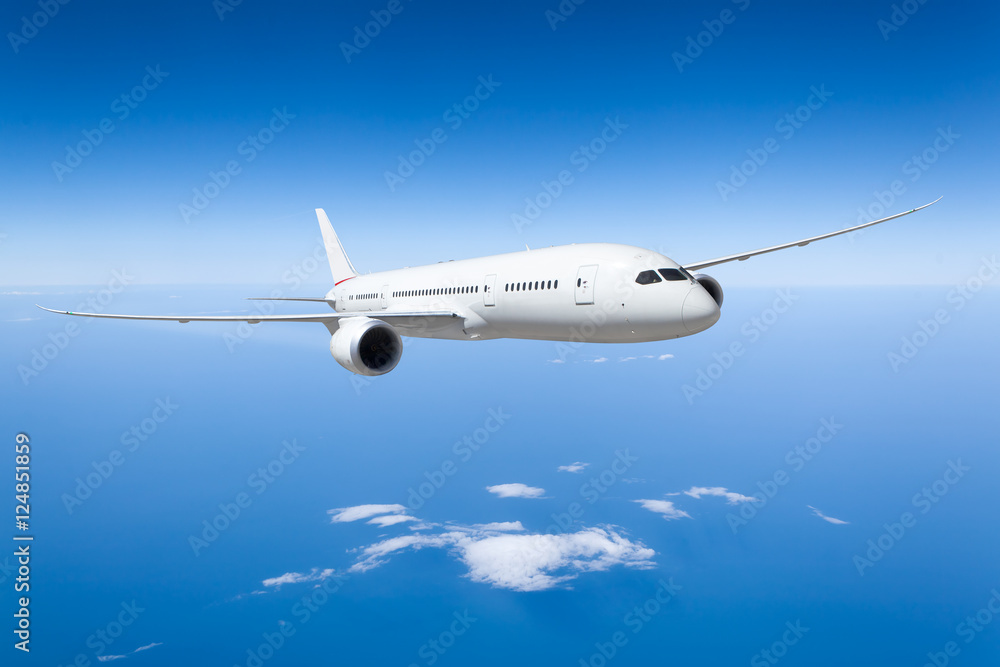 Podróż samolotem, samolot latający w błękitne niebo nad chmurami - obrazy, fototapety, plakaty 