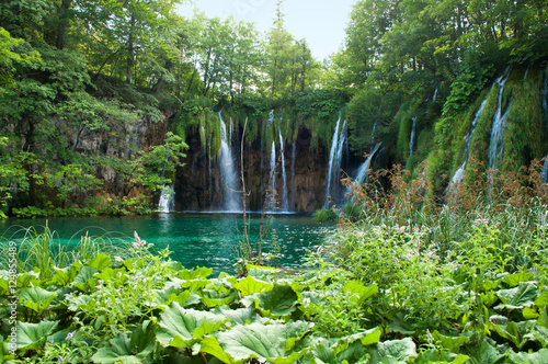 Fototapeta Naklejka Na Ścianę i Meble -  Waterfall and lake with transparent emerald water