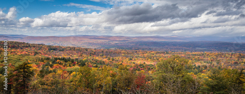 Canvas Print A scenic overlook displays brilliant fall foliage under bright and cloudy sky in