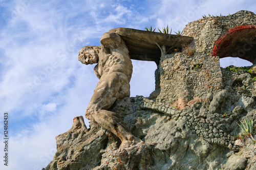 Statua del gigante, spiaggia di Monterosso, Liguria Italia