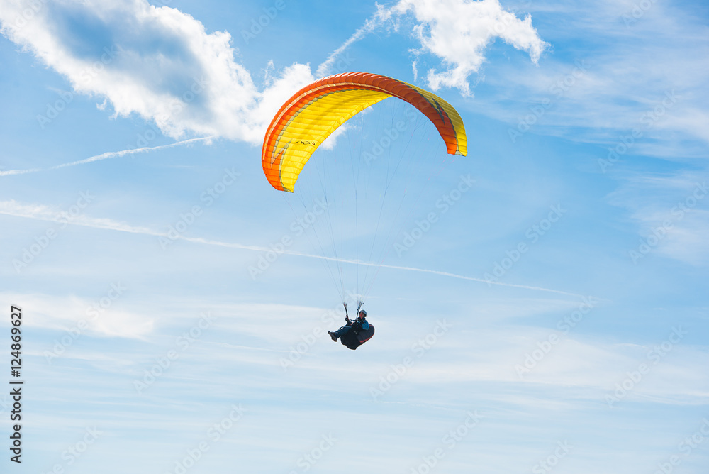 Dem Himmel entgegen mit dem Paragleiter Dem Himmel entgegen mit dem Paragleiter